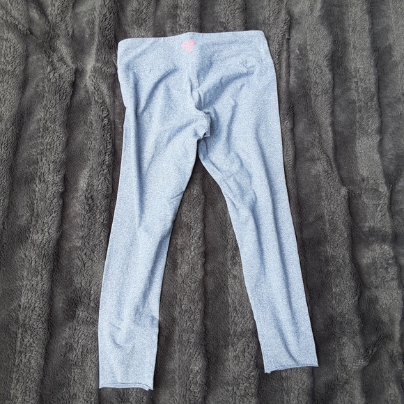 Size S gray crop TNA workout yoga leg and capris - Picture 14 of 17